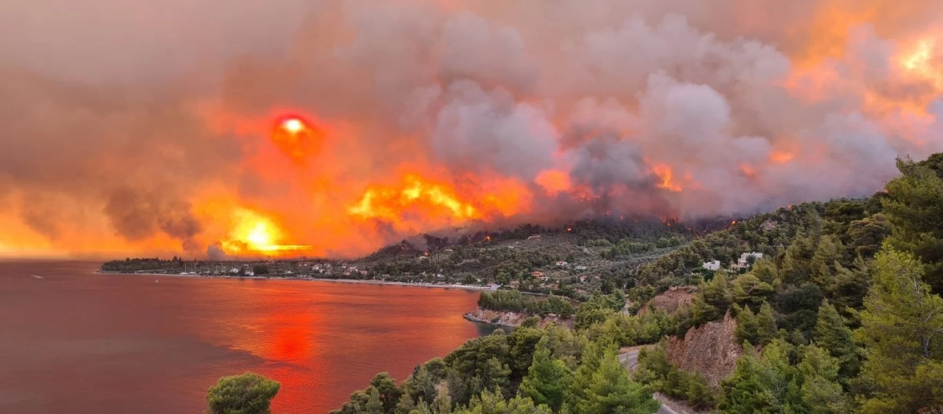 Εύβοια: Απεγκλωβίστηκαν 5 ακόμη πολίτες από την παραλία στις Ροβιές